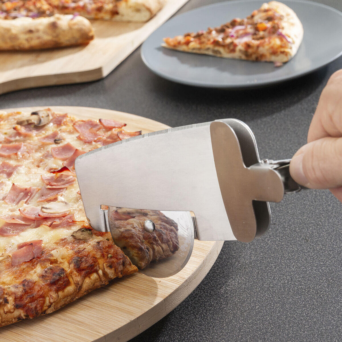 Corta, sujeta, sirve y disfruta tu pizza
