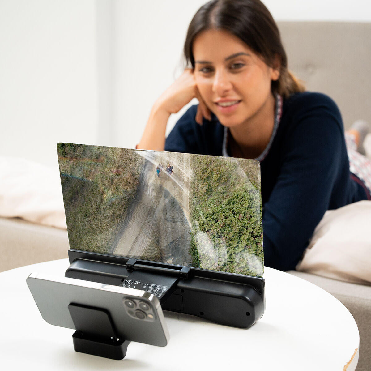 Amplía la pantalla de tu móvil y mejora el sonido para disfrutar mejor de tus vídeos y pelis, donde quieras