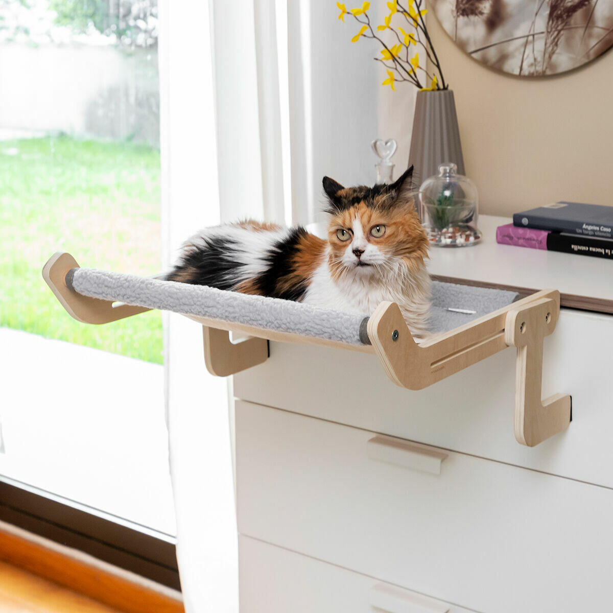 La hamaca colgante perfecta: cómoda, segura y adaptable para el descanso y juego de tu gato