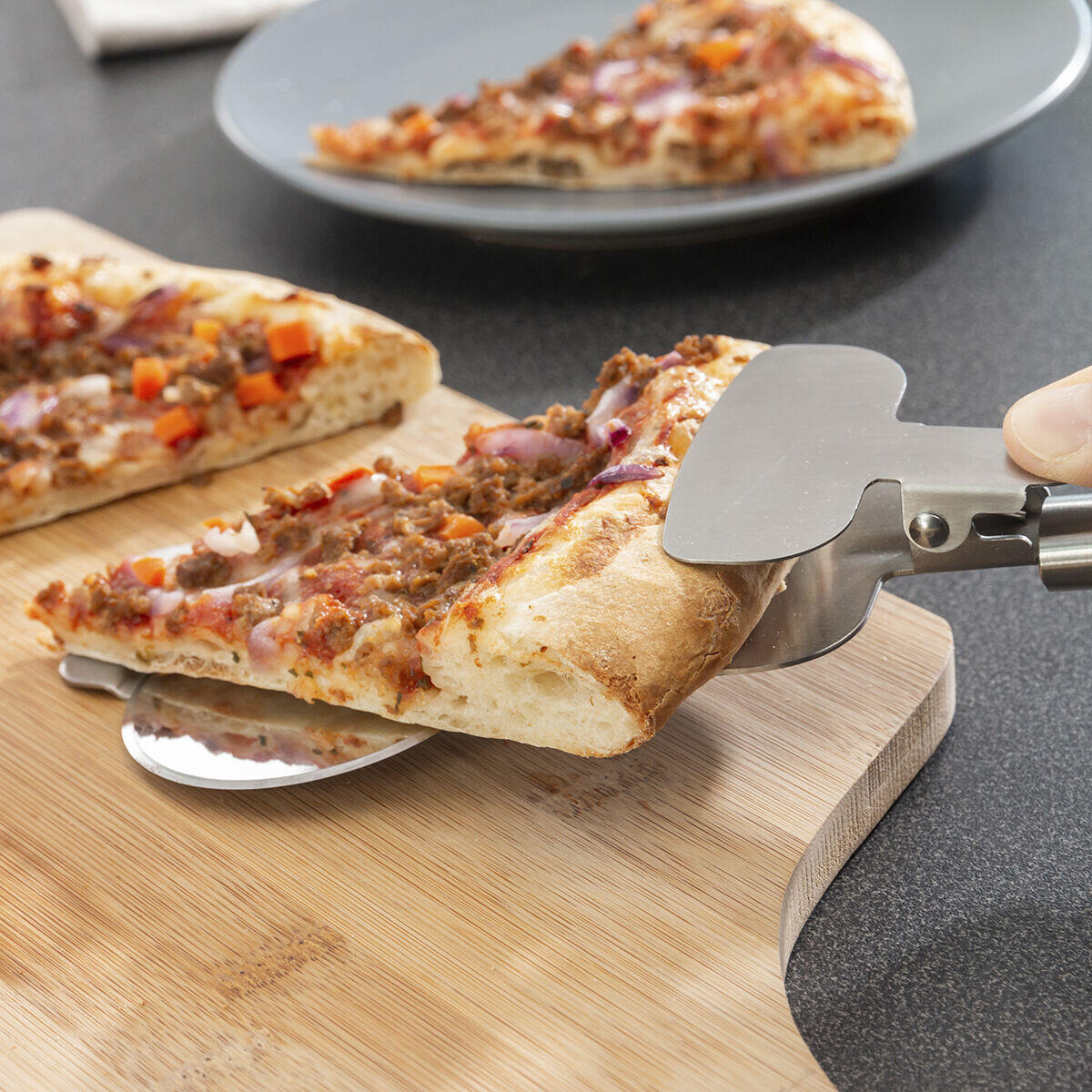 Corta, sujeta, sirve y disfruta tu pizza