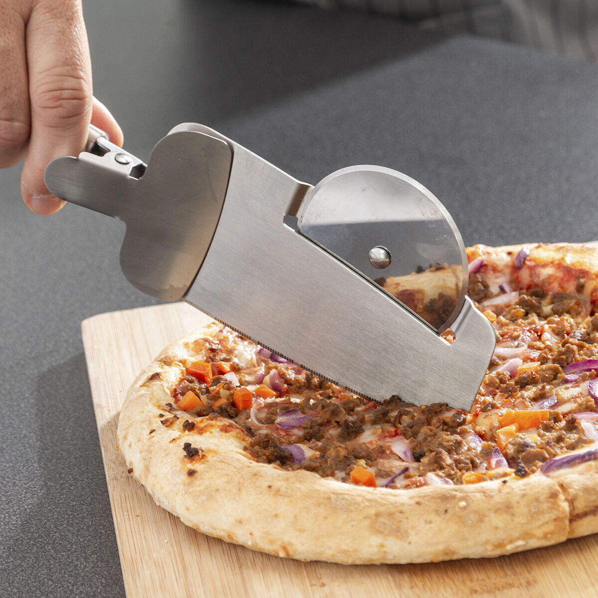 Corta, sujeta, sirve y disfruta tu pizza