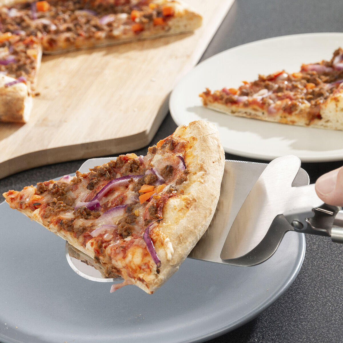 Corta, sujeta, sirve y disfruta tu pizza